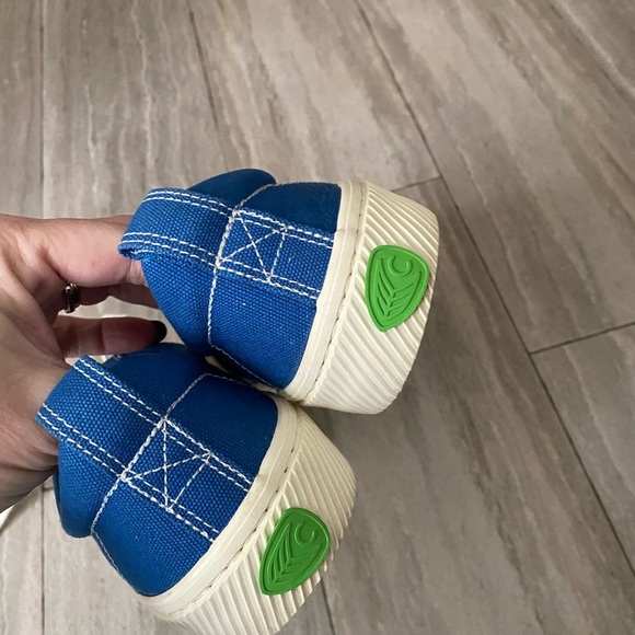 Cariuma X Pantone Classic Blue Canvas Oca Low Lace Up Sneaker Women Sz 7 Men 5.5 - Picture 3 of 9